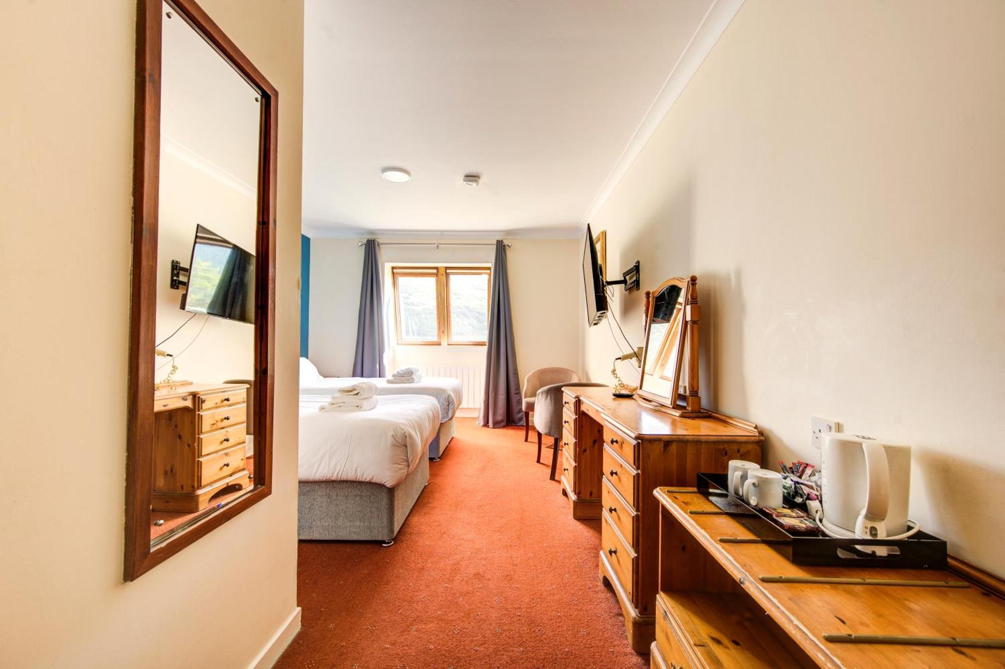 & Lochside Pods Hotel 3*