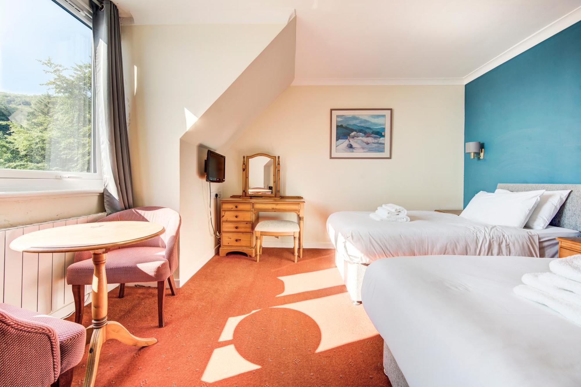 & Lochside Pods Hotel Onich
