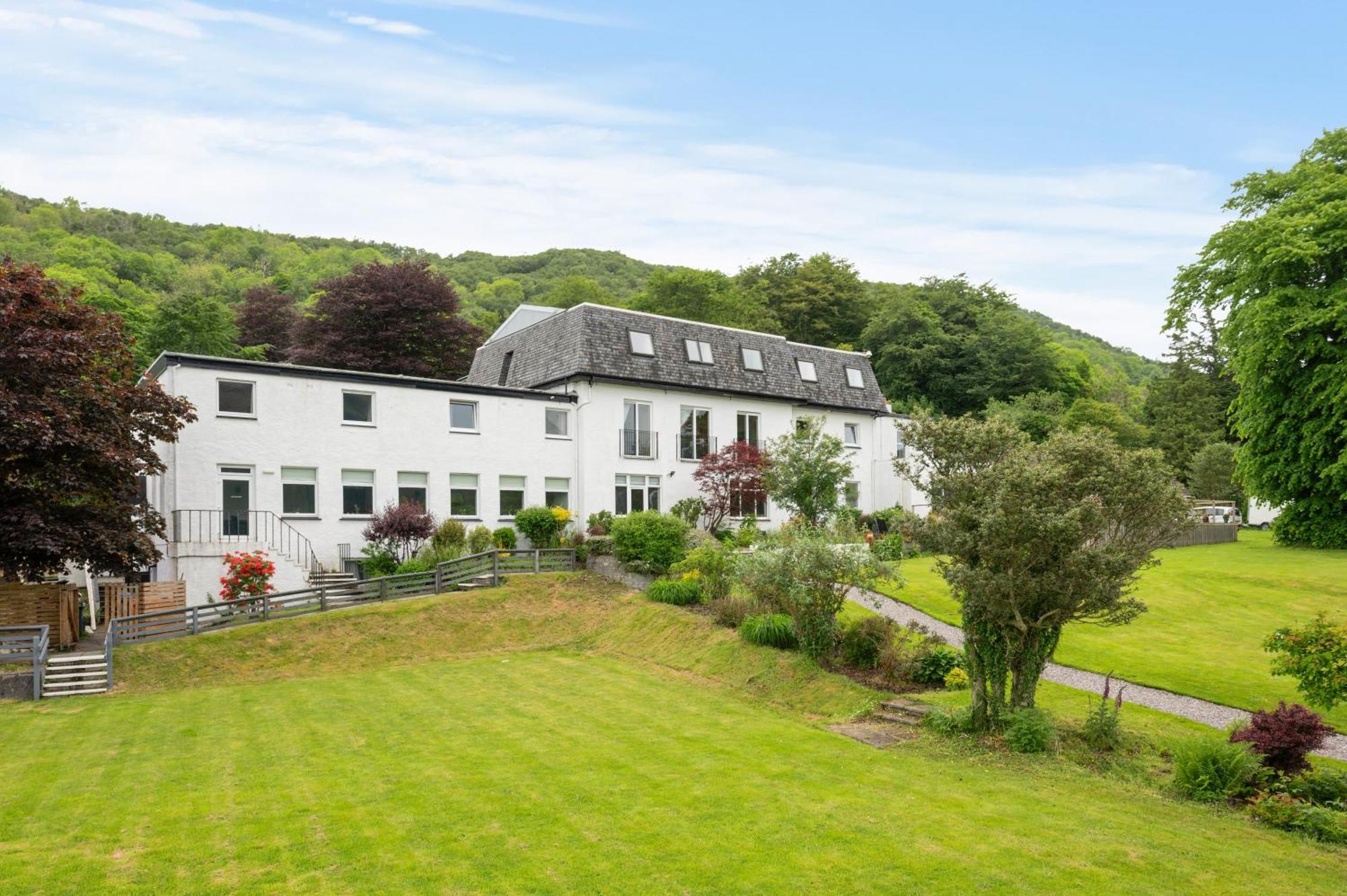 & Lochside Pods Hotel