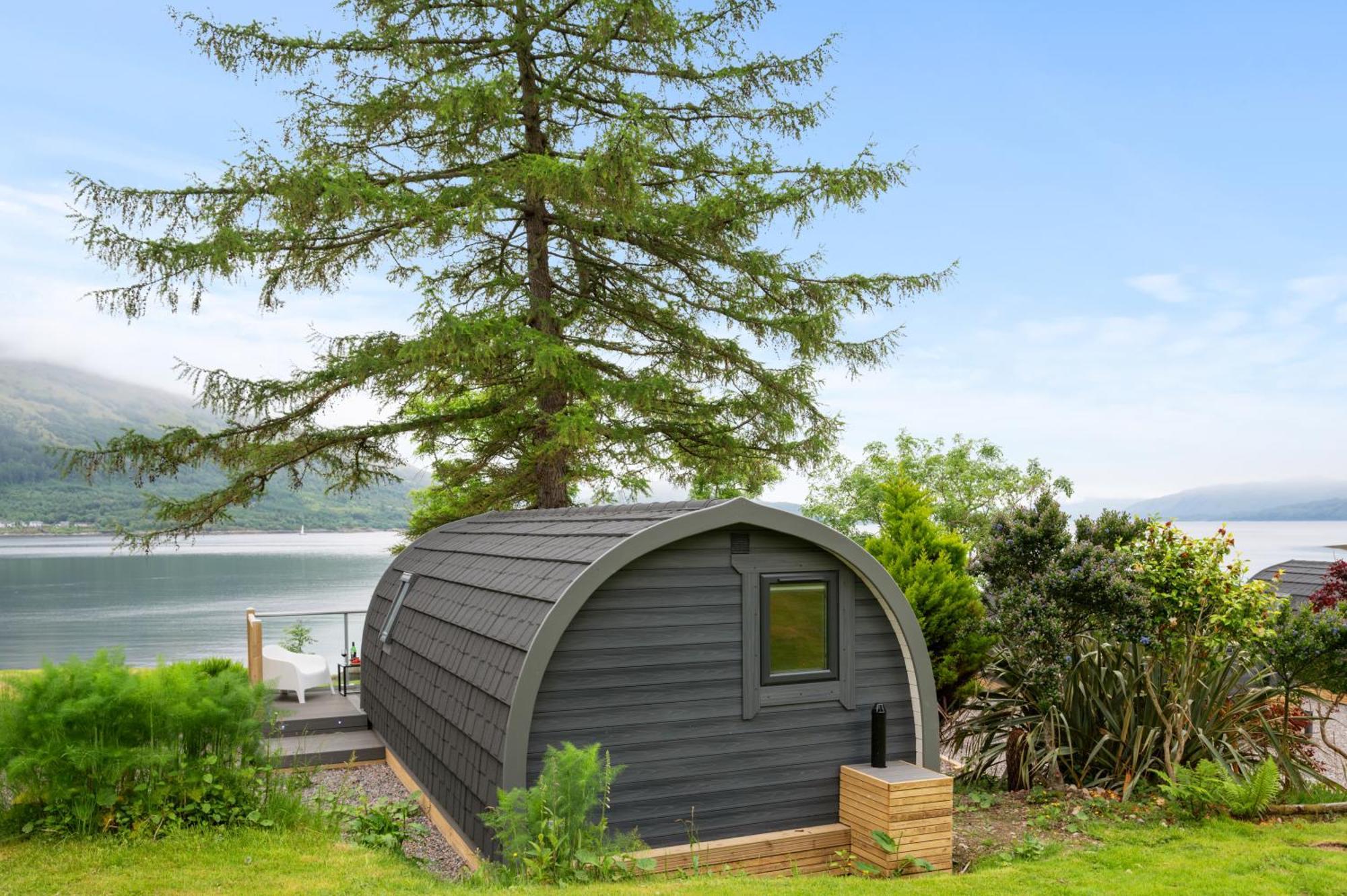 & Lochside Pods 3*