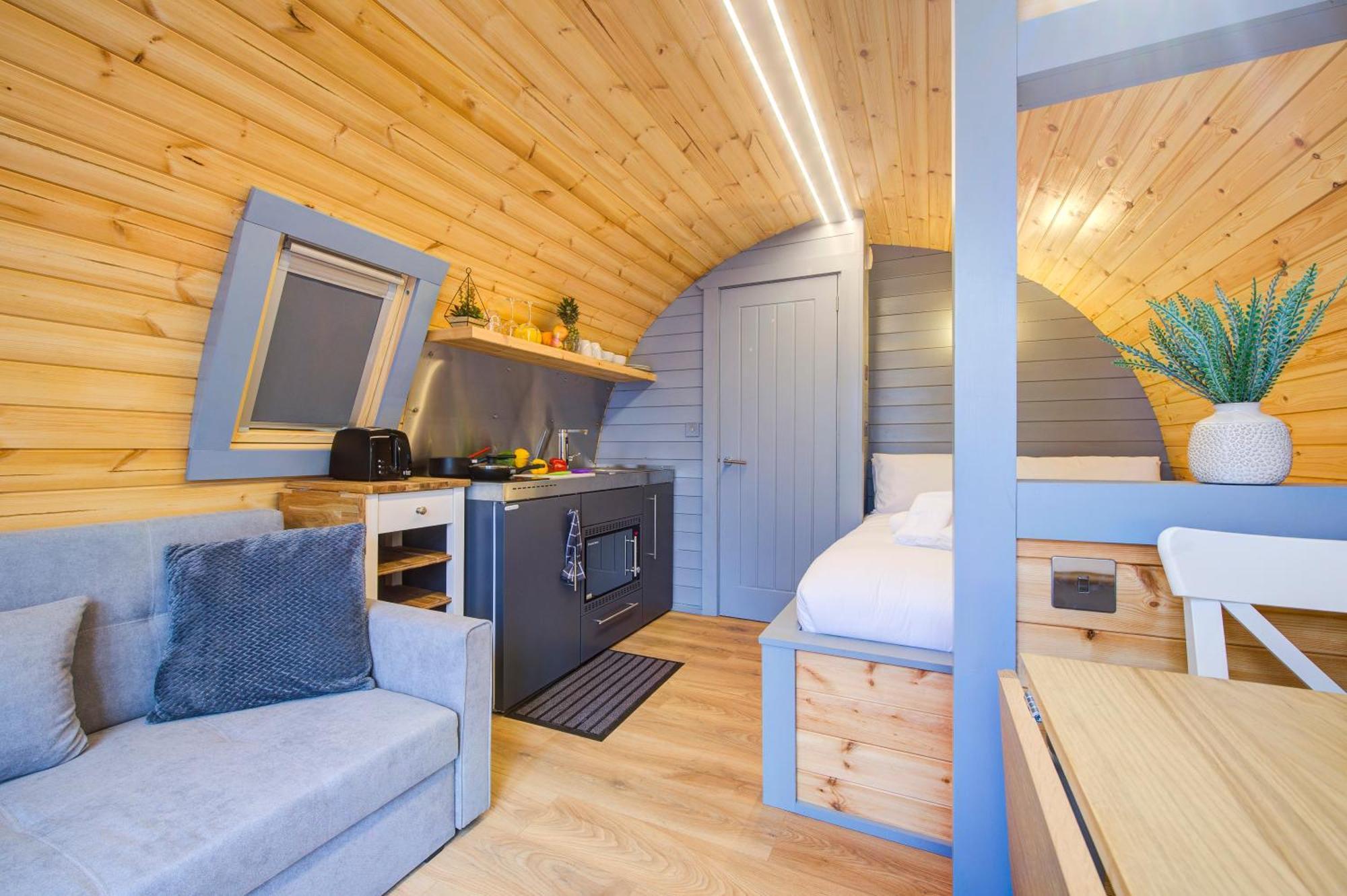 & Lochside Pods Hotel 3*